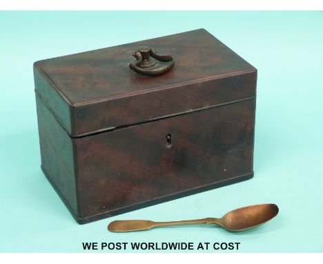 A small Georgian mahogany tea caddy (W15.5 x D9 x H11cm) 