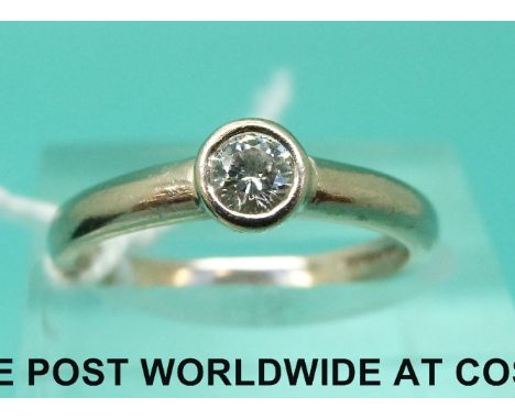 An 18ct white gold ring set with a diamond of approximately 0.2ct (size M)