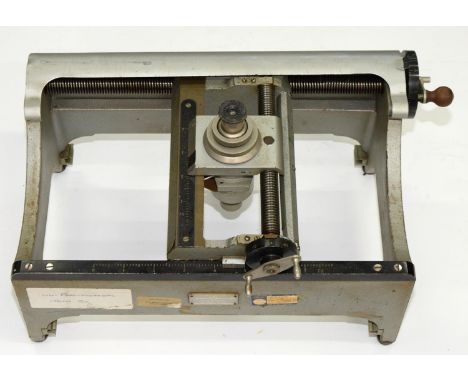 A CAST IRON AND STAINLESS STEEL TRAVELLING MICROSCOPE BY W.G. PYE & CO. LTD GRANTA WORKS CAMBRIDGE, 37CM LCondition report  