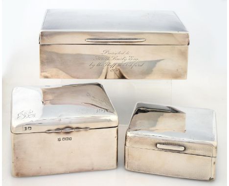 A GEORGE V SILVER CIGARETTE BOX, THE LID ENGINE TURNED, CEDAR LINED, 16.5CM L, MARKS RUBBED, LONDON 1927 AND TWO OTHER SILVER