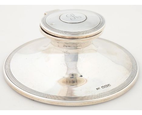 A GEORGE V SILVER CAPSTAN INKWELL, GLASS LINER, 12.5CM DIAM, BY WALKER AND HALL, SHEFFIELD 1922Condition report  The lid with