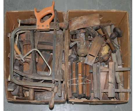 MISCELLANEOUS VICTORIAN AND LATER WOODWORKING TOOLS, TO INCLUDE VARIOUS PLANES, BRACE, CRAMPS, SQUARES, ETC. (4 BOXES)Conditi