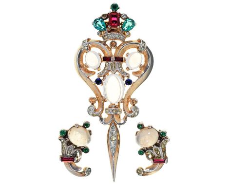 COSTUME JEWELLERY. A STYLISH TRIFARI BROOCH AND PAIR OF EARRINGS, MID 20TH C, 51MM AND 21MM, STAMPED TRIDENT AND TRIFARI Cond