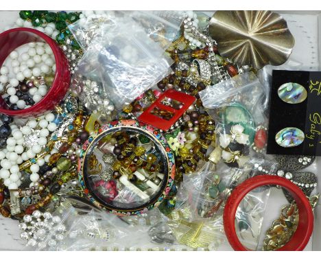 A collection of vintage costume jewellery including bangles, brooches, beaded necklaces, etc. 