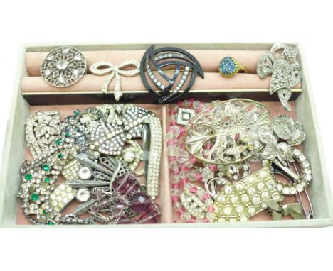 A collection of vintage paste jewellery 