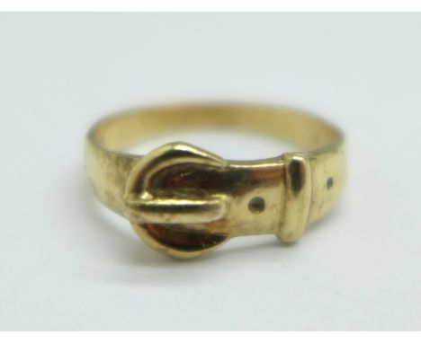 A 9ct gold buckle ring, 2.5g, L 