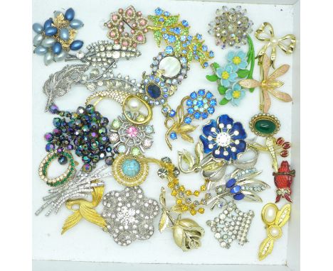 Vintage paste brooches 