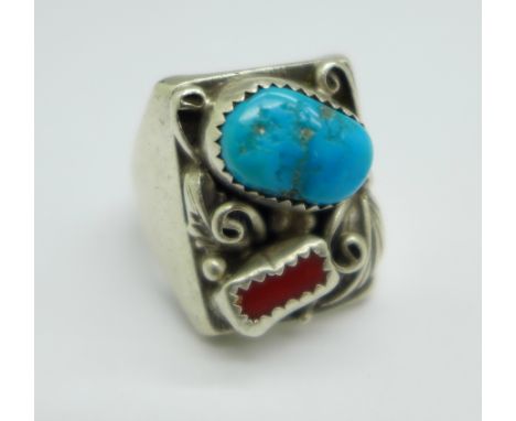 A hallmarked silver and turquoise set ring, T 
