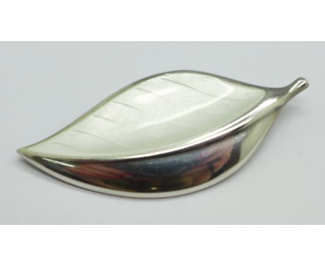 A 925 silver and enamel David Andersen leaf brooch, also marked Norway Sterling, 61mm 