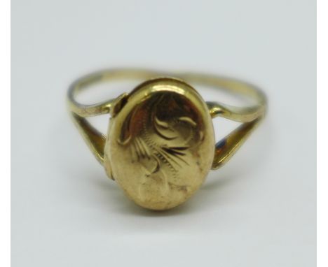 A 9ct gold poison ring, 1.7g, N 