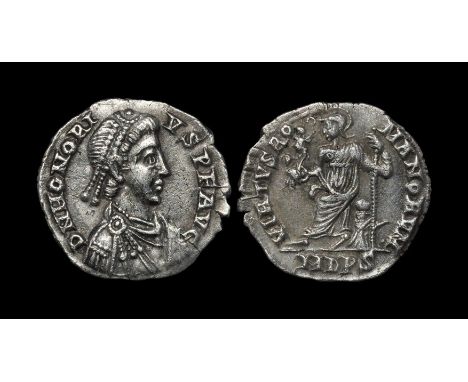 393-423 AD. Milan mint. Obv: DN HONORI-VS PF AVG legend with pearl-diademed, draped and cuirassed bust right. Rev: VIRTVS RO-