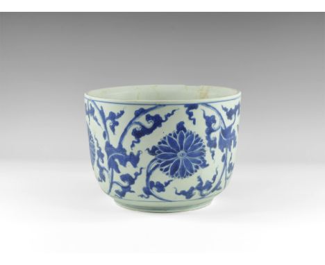 Kangxi Period, Late 17th century AD. A large blue and white glazed ceramic bowl with chrysanthemum motifs. From the 'Blue Chr