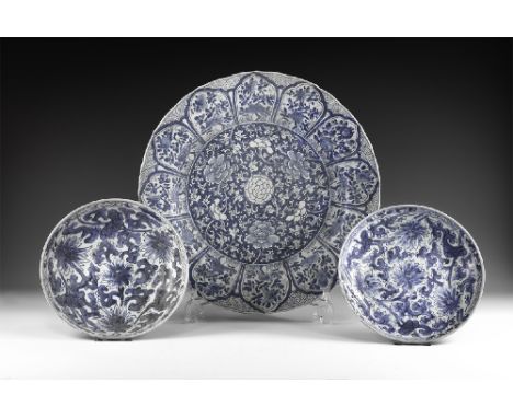 Kangxi Period, Late 17th century AD. A group of blue and white glazed ceramic tableware comprising: a lotus charger with cent