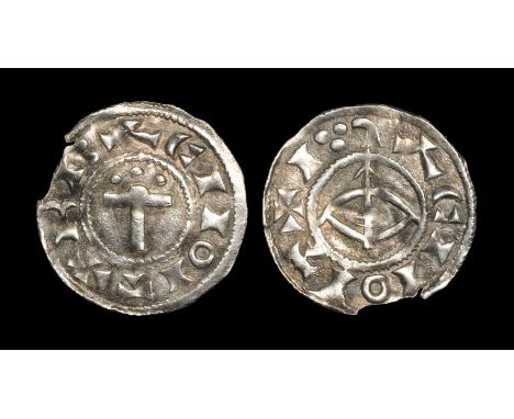 919-921 AD. Obv: Thor's hammer with three pellets above with +RACIIOIT legend (R formed of an upright, three dots and curve")