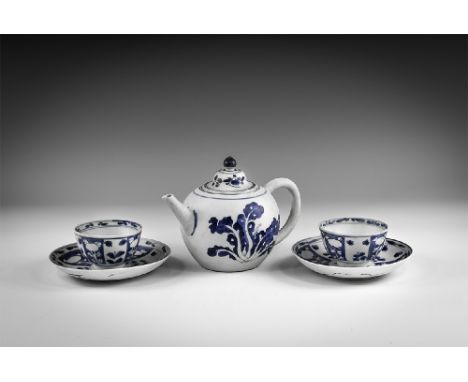 Kangxi Period, Late 17th century AD. A group of blue and white glazed ceramic tableware comprising: a teapot with lid, loop h