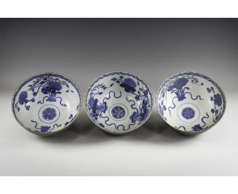 Kangxi Period, Late 17th century AD. A group of three blue and white glazed ceramic bowls with chrysanthemum decoration, oliv