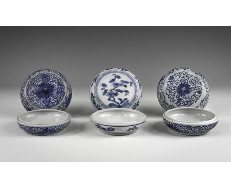 Kangxi Period, Late 17th century AD. A group of blue and white glazed ceramic squat containers, two with chrysanthemum motif 