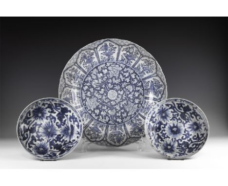 Kangxi Period, Late 17th century AD. A group of blue and white glazed ceramic tableware comprising: a lotus charger with cent