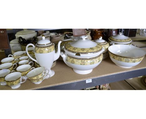 Wedgwood 'India' pattern dinner service,Few scratches on second and first course, rest okay, the cups have different gilt lin