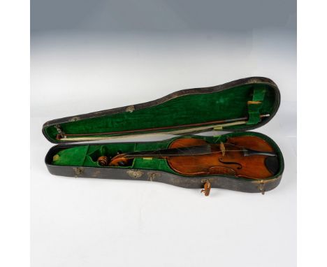 Original 1914 violin and bow held in a deep green velvet lined case. Established in Chicago, Danish luthier Marinus Petersen 