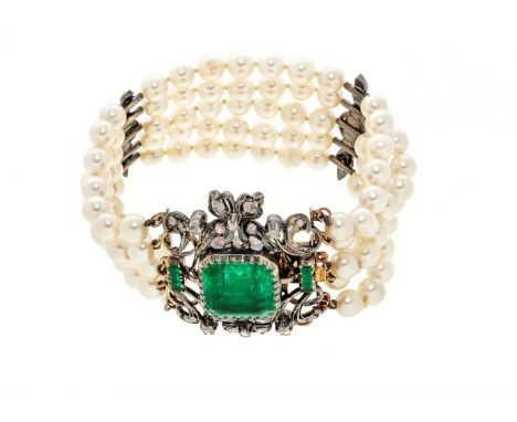 Bracelet, s. XIX. Made up of five strands of cultured pearls from ca. 6mm diameter. Clasp-brooch in 18 kts yellow gold and si
