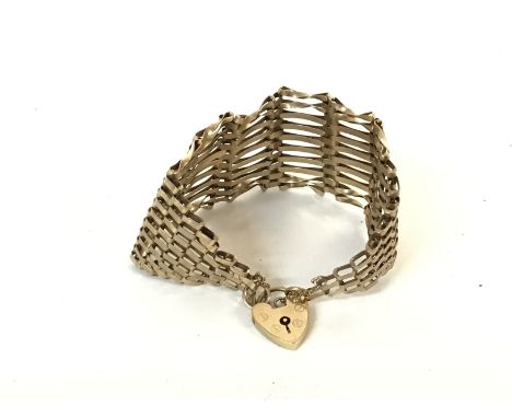 A 9ct gold 8 bar gate bracelet. 17.58g and approximately 18cm length. Postage A