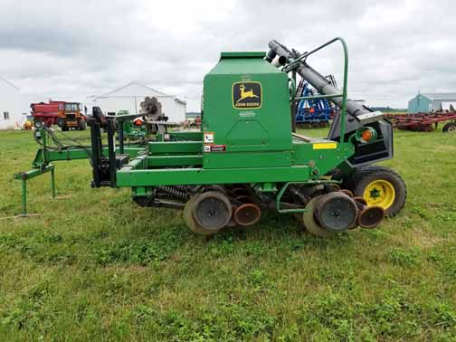 JOHN DEERE 1560 NO-TILL GRAIN DRILL, 20', YETTER MARKERS, FILL AUGER ...