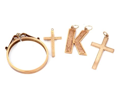 Mixed Lot: two 9ct gold cross pendants, a 9ct gold coin pendant mount, together with a 9ct gold letter 'K' pendant, g/w 8.3gm