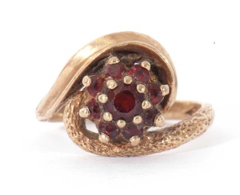 9ct gold garnet cluster ring, the graduated round faceted garnet cluster raised above polished and textured cross over should