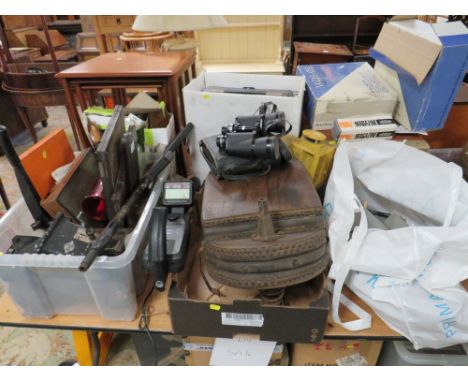 A LARGE QUANTITY OF ASSORTED COLLECTABLES AND ELECTRICALS ETC TO INCLUDE A T J HARRINGTON AND SON GAT RIFLE A/F, MAGNON SOUND