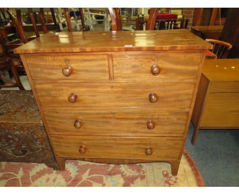 AN ANTIQUE MAHOGANY 5 DRAWER CHEST OF DRAWERS W-124 CM