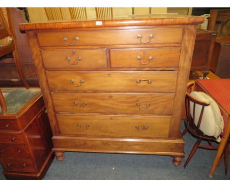 A LARGE ANTIQUE MAHOGANY 6 DRAWER CHEST OF DRAWERS RAISED ON TURNED FEET H-140 W-133 D-55 CM