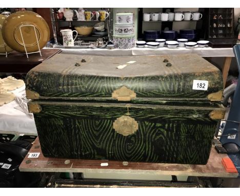 A tin trunk (COLLECT ONLY)