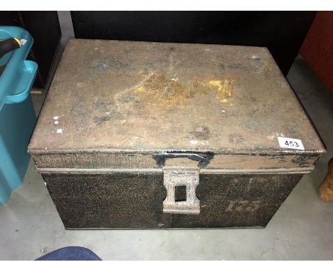 A metal trunk/deed box (47cm x 32cm x 29cm high) *Collect Only*