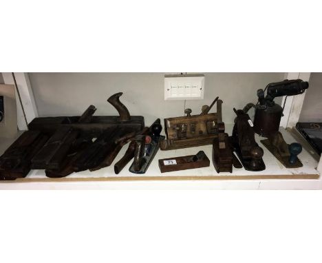 A quantity of vintage moulding and other planes