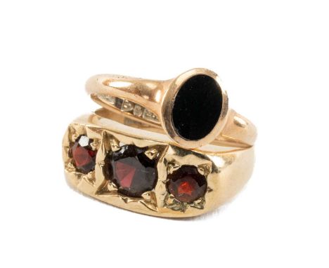 9CT GOLD THREE STONE GARNET RING, ring size N, in Sutherland & Horne of Edinburgh ring box, together with 9ct gold black hard