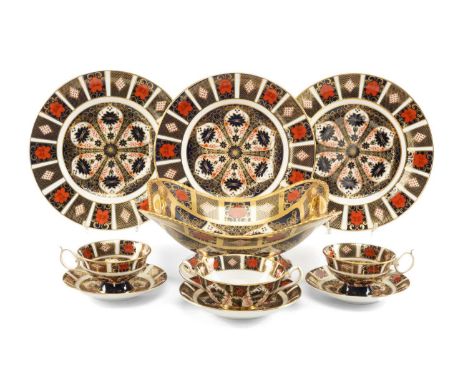 ASSORTED MODERN ROYAL CROWN DERBY 1128 PATTERN CHINA, comprising twin-handled fruit bowl, three dinner plates, two teacups an
