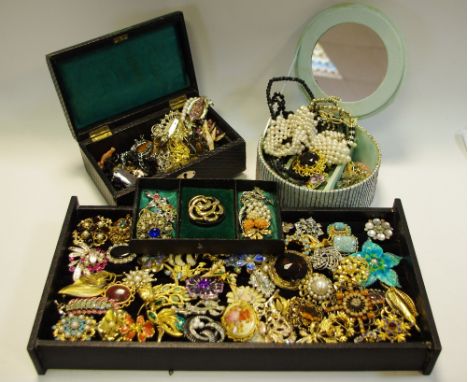 Costume jewellery - retro and vintage predominantly 1960's and later including cluster brooches, floral sprays, part with whi