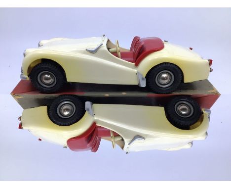 Victory: A boxed Victory Industries, Surrey, battery operated, 1:18 Scale, Triumph TR2 Sports Car, ivory white body with red 