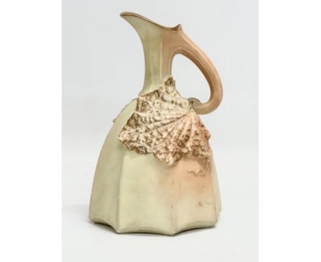 Locke &amp; Co Worcester. An Early 20th Century Shrub Hill Works pottery sweet style vase. Royal Worcester. 23cm