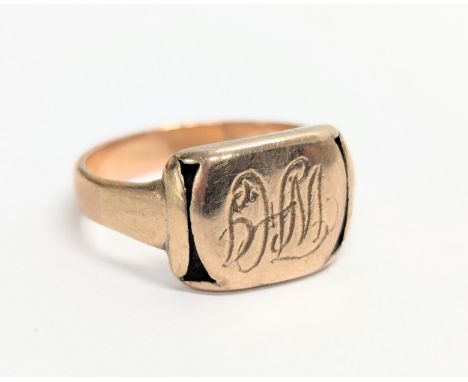 A 9ct gold signet ring. Total weight 4.5g. UK size R