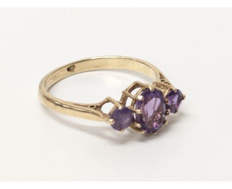 9ct gold ring. UK size R/S. 2.5 grams.