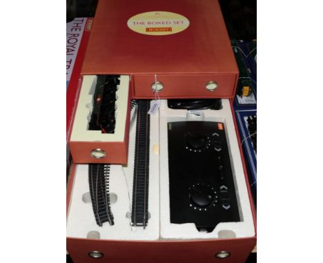 Hornby (China) OO Gauge The Boxed Set consisting of Merchant Navy class locomotive United States BR 35012, Pullman coaches: M