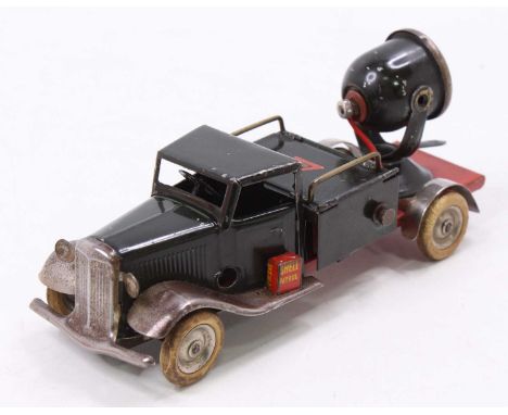 A Triang Minic pre-war battery operated searchlight lorry finished in military drab green with red chassis and white tyres, w