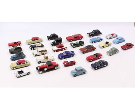 A tray of various 1/43 scale diecast vehicles from Corgi, Solido and DeAgostini to include Morris Minor, Ford Mustang Mach I,