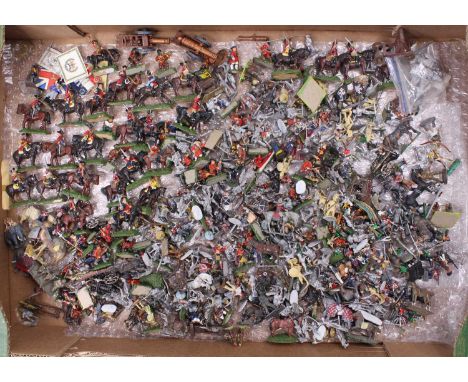 One tray containing approx 500+ various white metal and plastic war gaming miniatures, mixed scale, ranging from 10 to 30mm, 