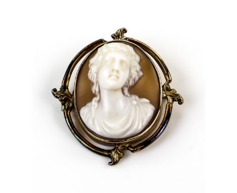 Antique shell cameo, portrait of a lady, mounted in 15 ct bloomed gold mount, 4.1 x 4.5cm.   CONDITION15 ct gross weight 9 gr