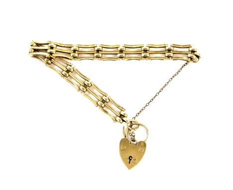 Gate bracelet, with padlock heart clasp, with safety chain, in 9 ct, hallmarked Birmingham 1989.   CONDITION9 ct gross weight