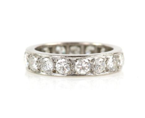 Diamond full eternity ring, set with seventeen round brilliant cut diamonds, estimated total diamond weight 3.00 carats, moun