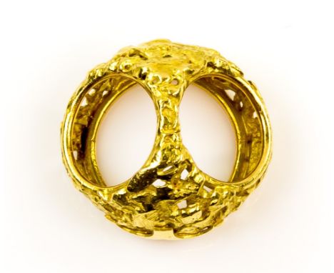 John Donald pendant/ scarf ring, in 18 ct, hallmarked London 1970, makers mark JAD, 2.5 x 2.2cm, in John Donald box.   CONDIT
